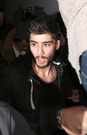 Zayin Malik fugindo dos paparazzi Zayin Malik fugindo dos paparazzi